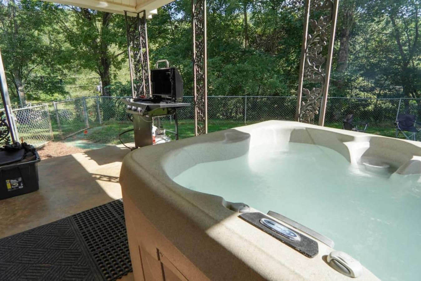 Villa Trail-Ready Retreat Near Waterfalls W/ Hot Tub Brevard Exterior foto